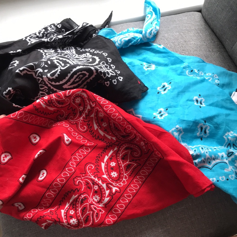Scarfs - Picture 2 of 3